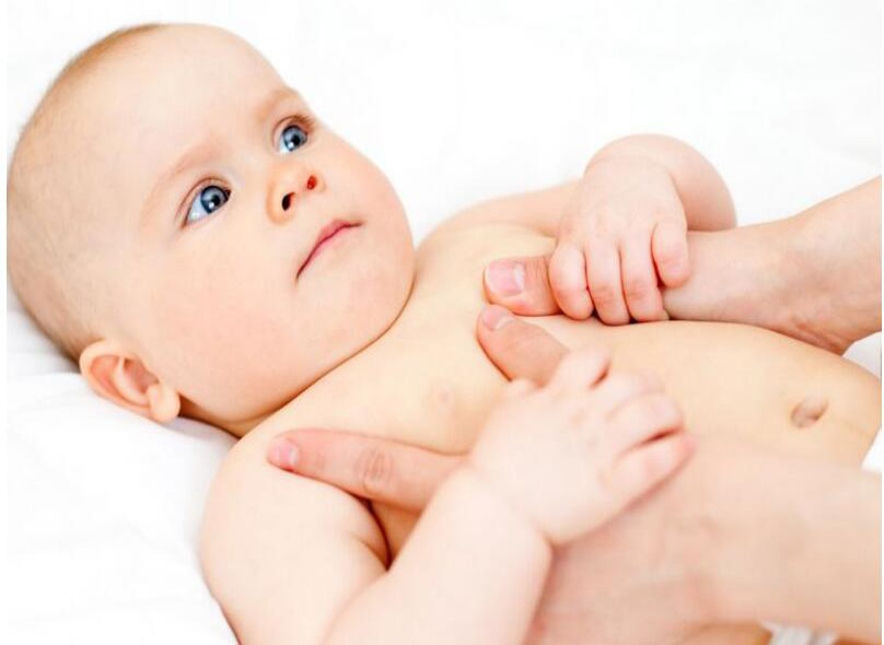 婴儿出水痘的症状图片,水痘来袭：幼童出疹图片揭示其症状